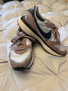 Nike Lavender & White Mesh Suede Sneakers